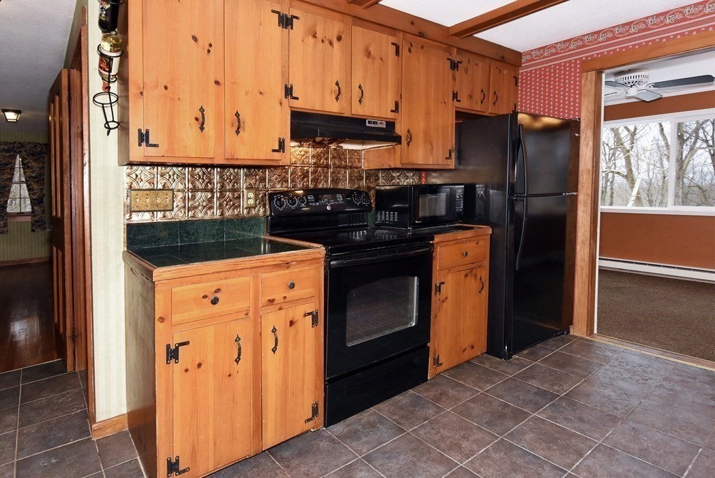 54 Old Farm Road Sturbridge, MA 01566 - Photo 13 of 40 Gallery Image 13