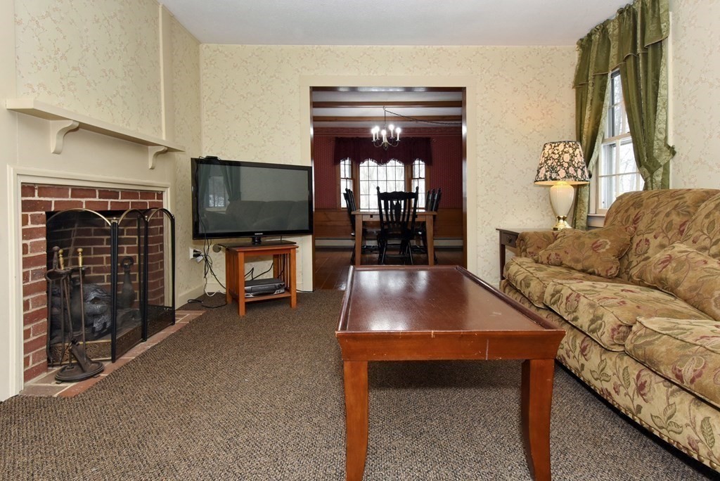 54 Old Farm Road Sturbridge, MA 01566 - Photo 4 of 40 Gallery Image 4