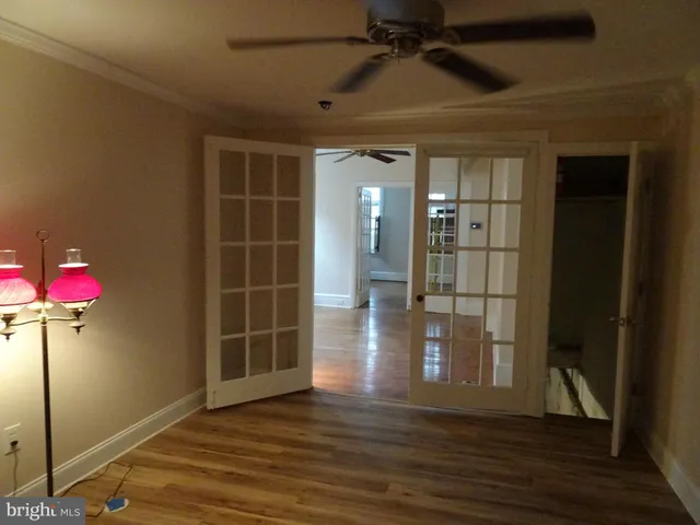 a view of livingroom with furniture