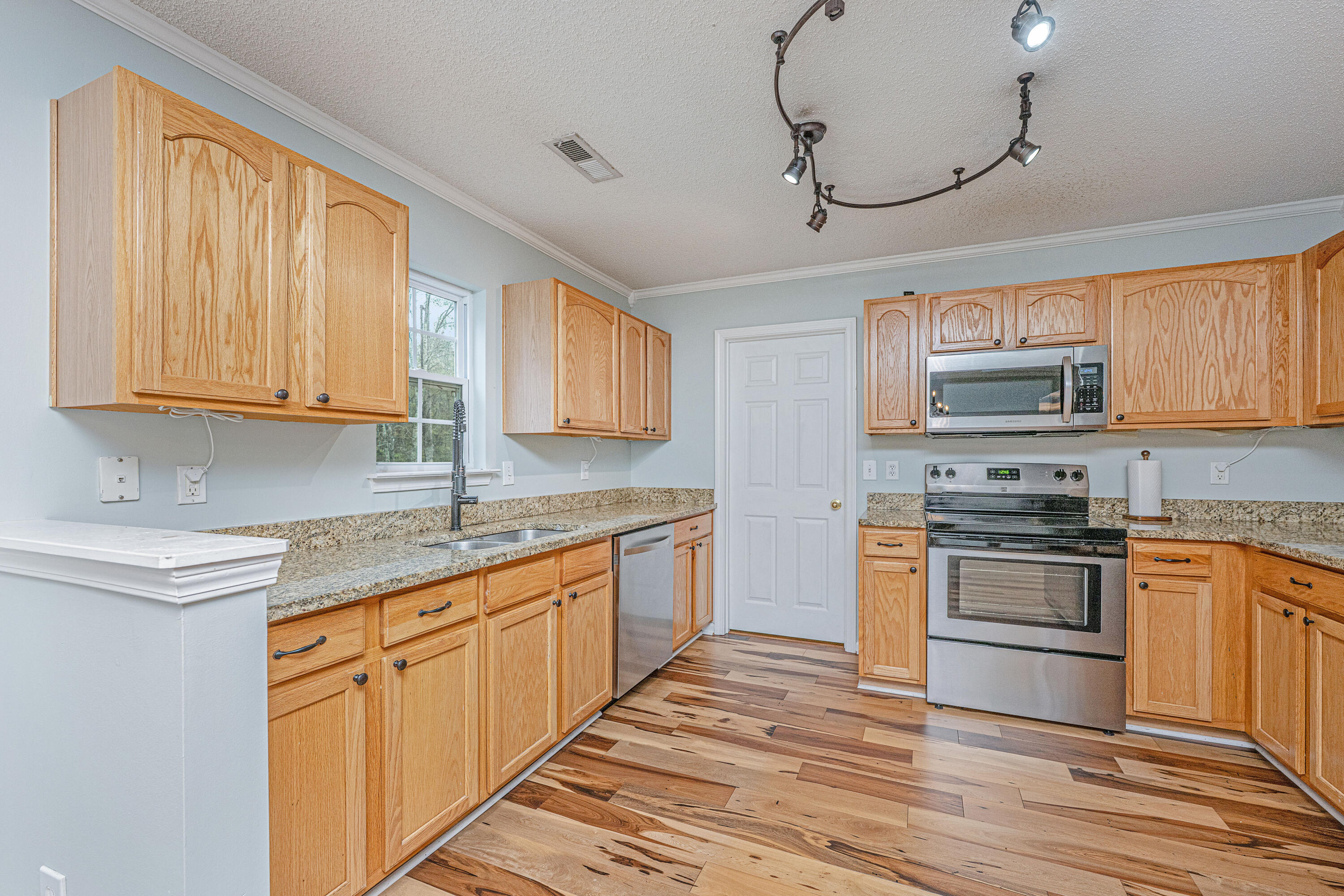 147 Old Tree Road Goose Creek, SC 29445 - Photo 11 of 42 147OldTreeRd013