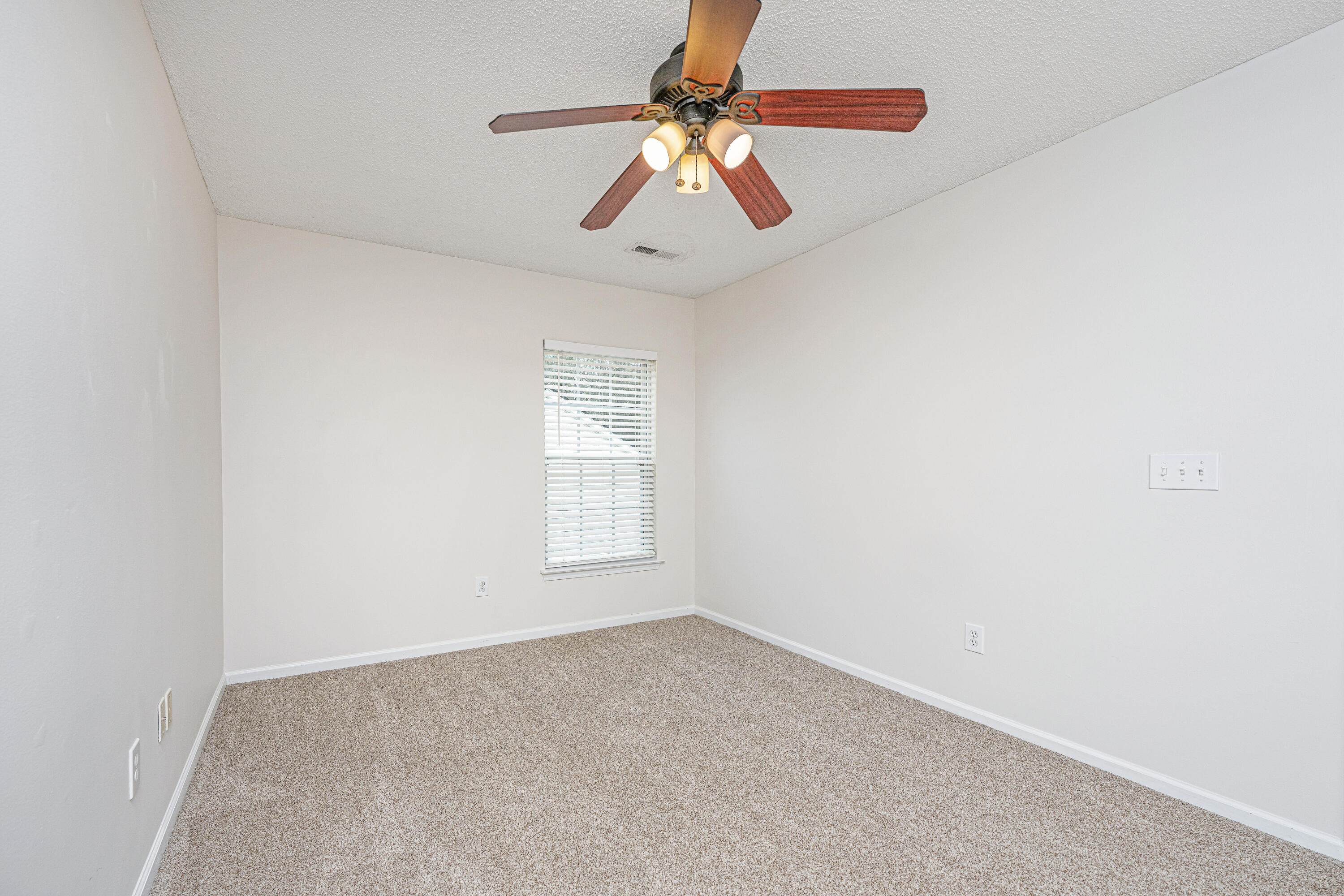 147 Old Tree Road Goose Creek, SC 29445 - Photo 16 of 42 147OldTreeRd018