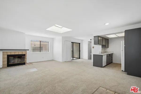 $3,300 | 11924 Mayfield Avenue, Unit 5, Los Angeles, CA 90049