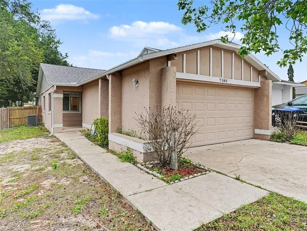$2,300 | 7102 Harbor Heights Circle, Orlando, FL 32835