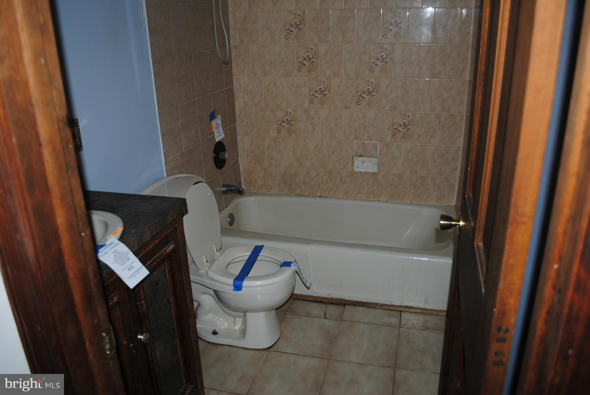 2614 Garrett Road White Hall, MD 21161 - Photo 13 of 27 a bathroom with a bathtub and shower