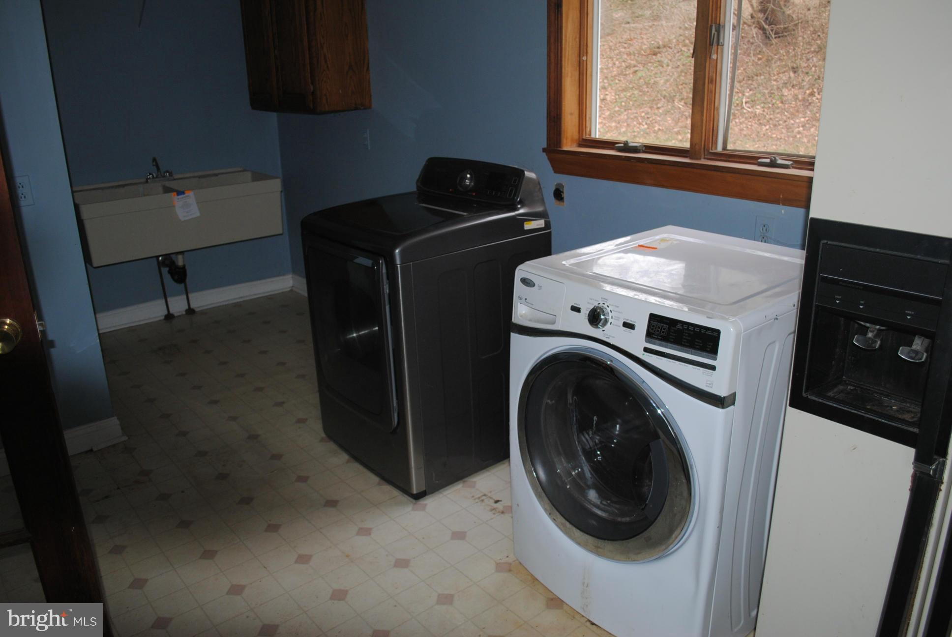 2614 Garrett Road White Hall, MD 21161 - Photo 6 of 27 a utility room with dryer and washer