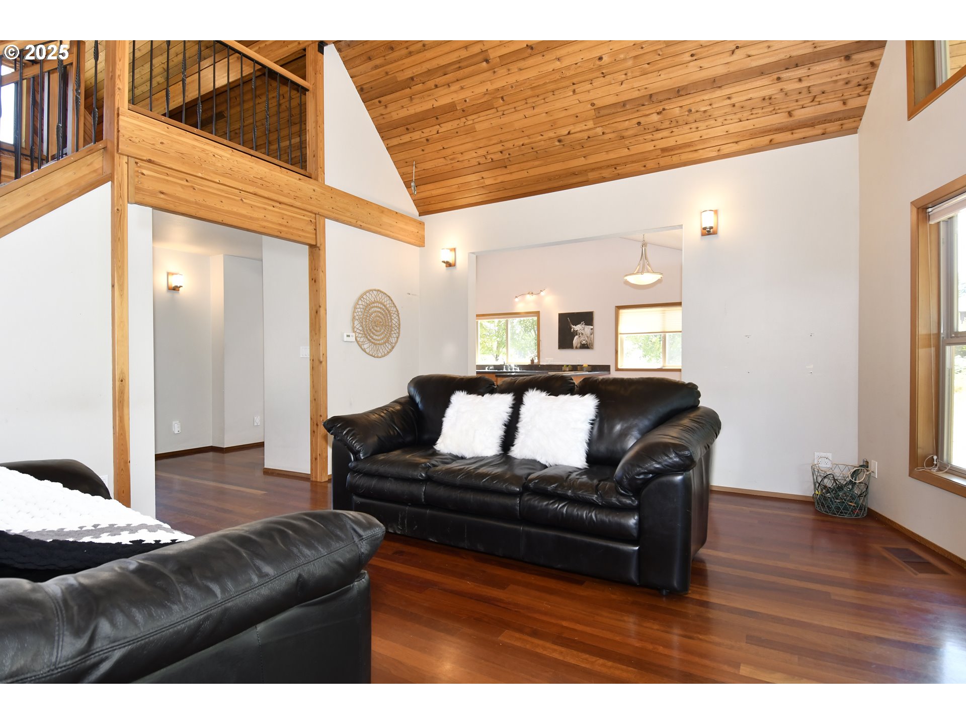 8325 Northeast Dog Ridge Road Newberg, OR 97132 - Photo 11 of 41 a living room with furniture