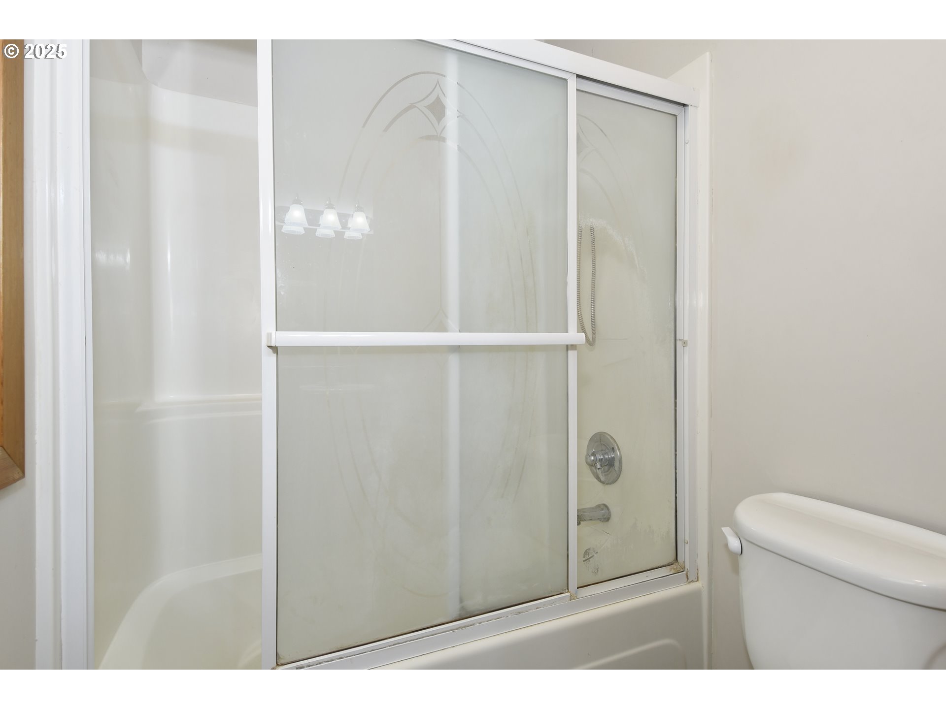8325 Northeast Dog Ridge Road Newberg, OR 97132 - Photo 25 of 41 a bathroom with a shower curtain