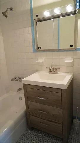 $2,400 | 403 Anderson Avenue, Unit 4B, Fairview, NJ 07022