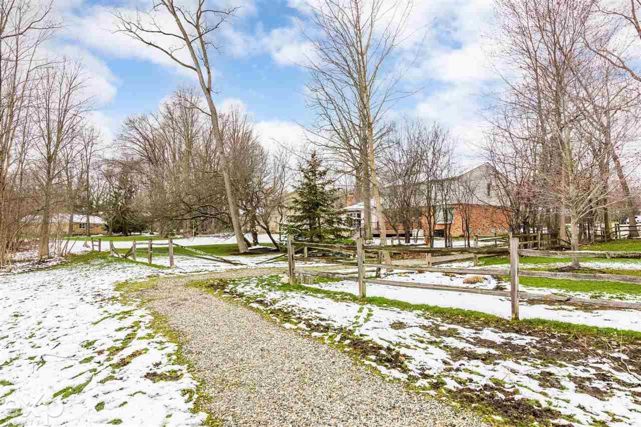 1666 North Kilburn Road Rochester, MI 48306 - Photo 33 of 35 50071463-32.JPG