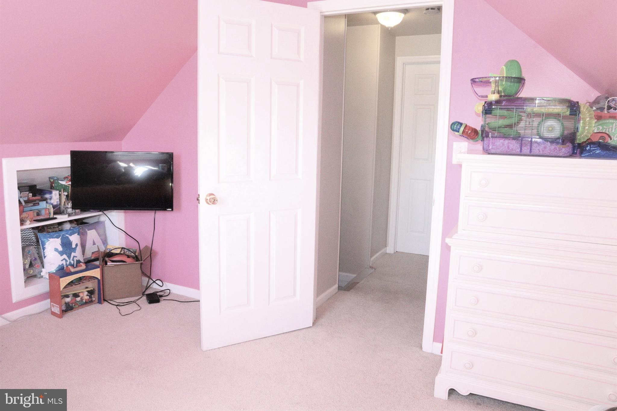 110 Rutledge Avenue Trenton, NJ 08618 - Photo 16 of 17 More built-ins!