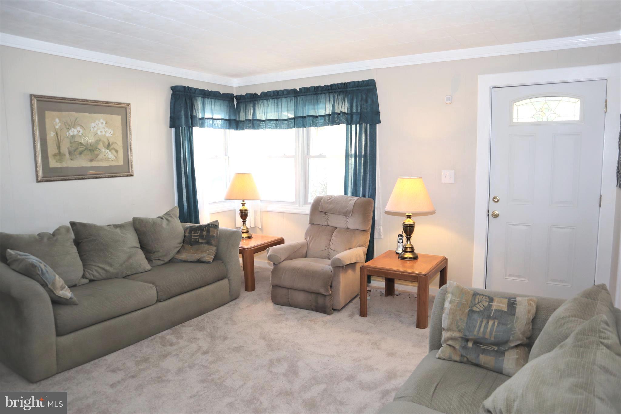 110 Rutledge Avenue Trenton, NJ 08618 - Photo 3 of 17 Living Room