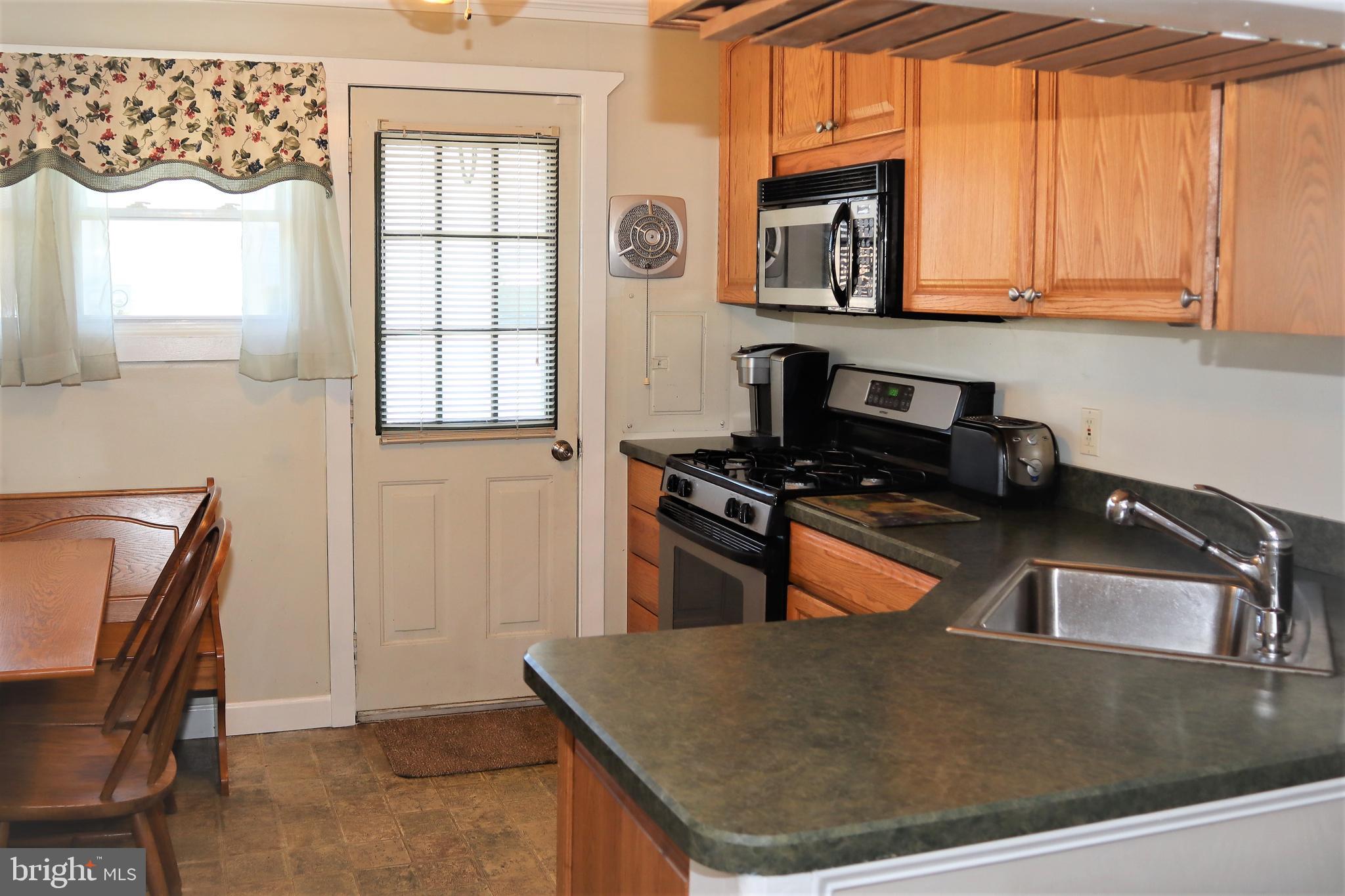 110 Rutledge Avenue Trenton, NJ 08618 - Photo 7 of 17 Open concept from living room into kitchen