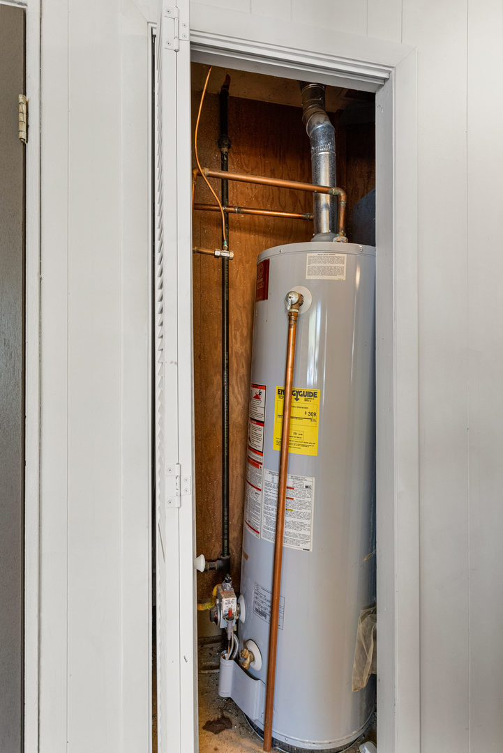 1905 Rainbow View Urbana, IL 61802 - Photo 18 of 20 a close view of walk in closet