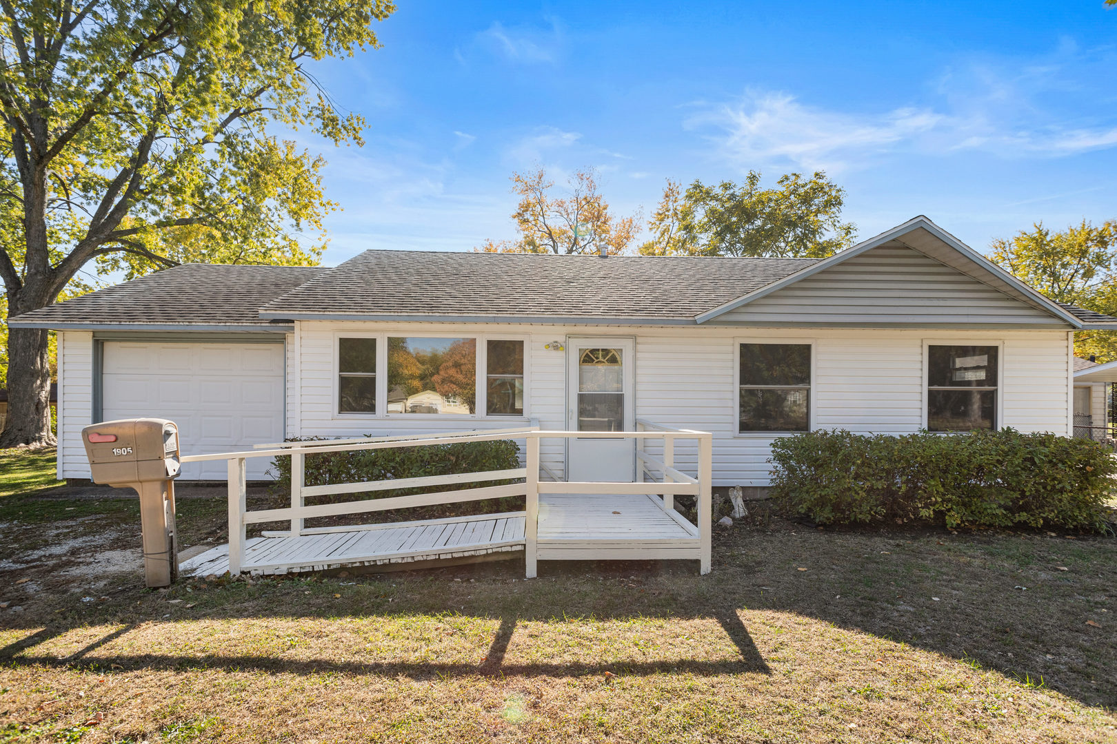 1905 Rainbow View Urbana, IL 61802 - Photo 2 of 20 a front view of a house with a yard