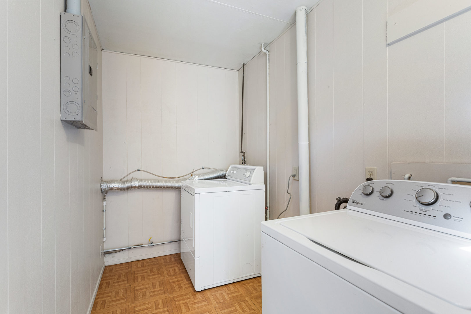 1905 Rainbow View Urbana, IL 61802 - Photo 9 of 20 a utility room with dryer and washer
