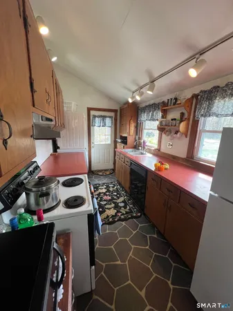 $4,000 | 389 C Wyassup Road, North Stonington, CT 06359