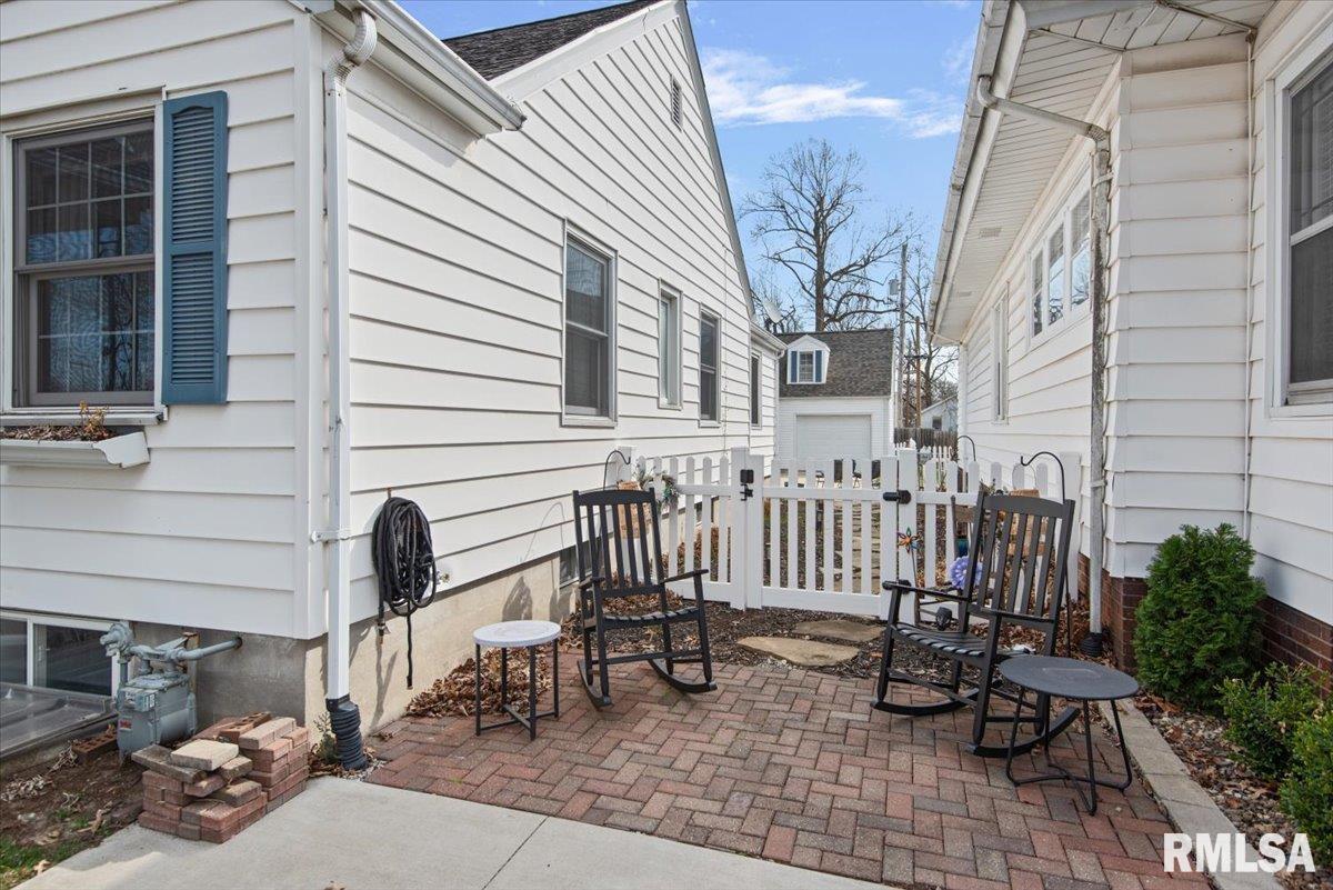 1824 South Walnut Street Springfield, IL 62704 - Photo 5 of 42