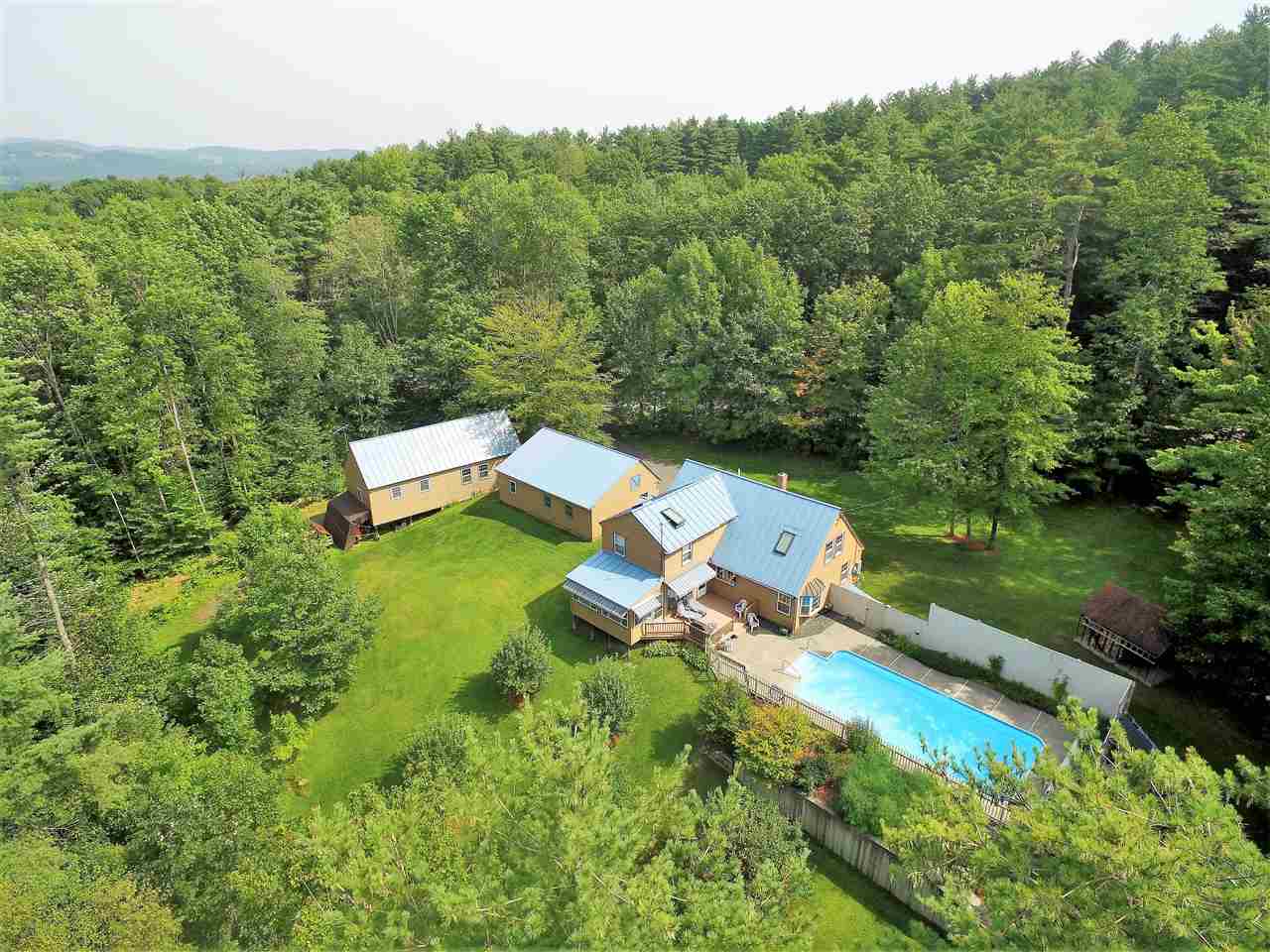 265 Bliss Road Hartford, VT 05001 - Photo 3 of 38 Gallery Image 3