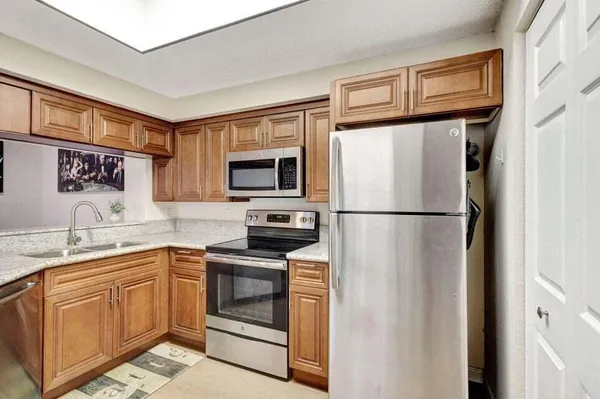 $2,350 | 2728 Anzio Court, Unit 105, Palm Beach Gardens, FL 33410