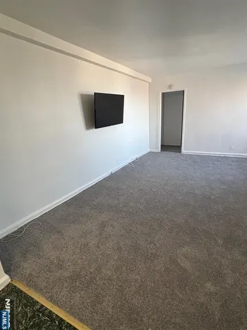 $1,650 | 3091 Edwin Avenue, Unit 5D, Fort Lee, NJ 07024