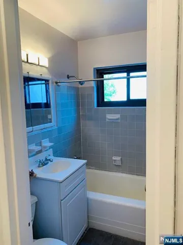 $1,650 | 3091 Edwin Avenue, Unit 5D, Fort Lee, NJ 07024