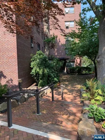 $1,650 | 3091 Edwin Avenue, Unit 5D, Fort Lee, NJ 07024