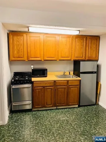 $1,650 | 3091 Edwin Avenue, Unit 5D, Fort Lee, NJ 07024
