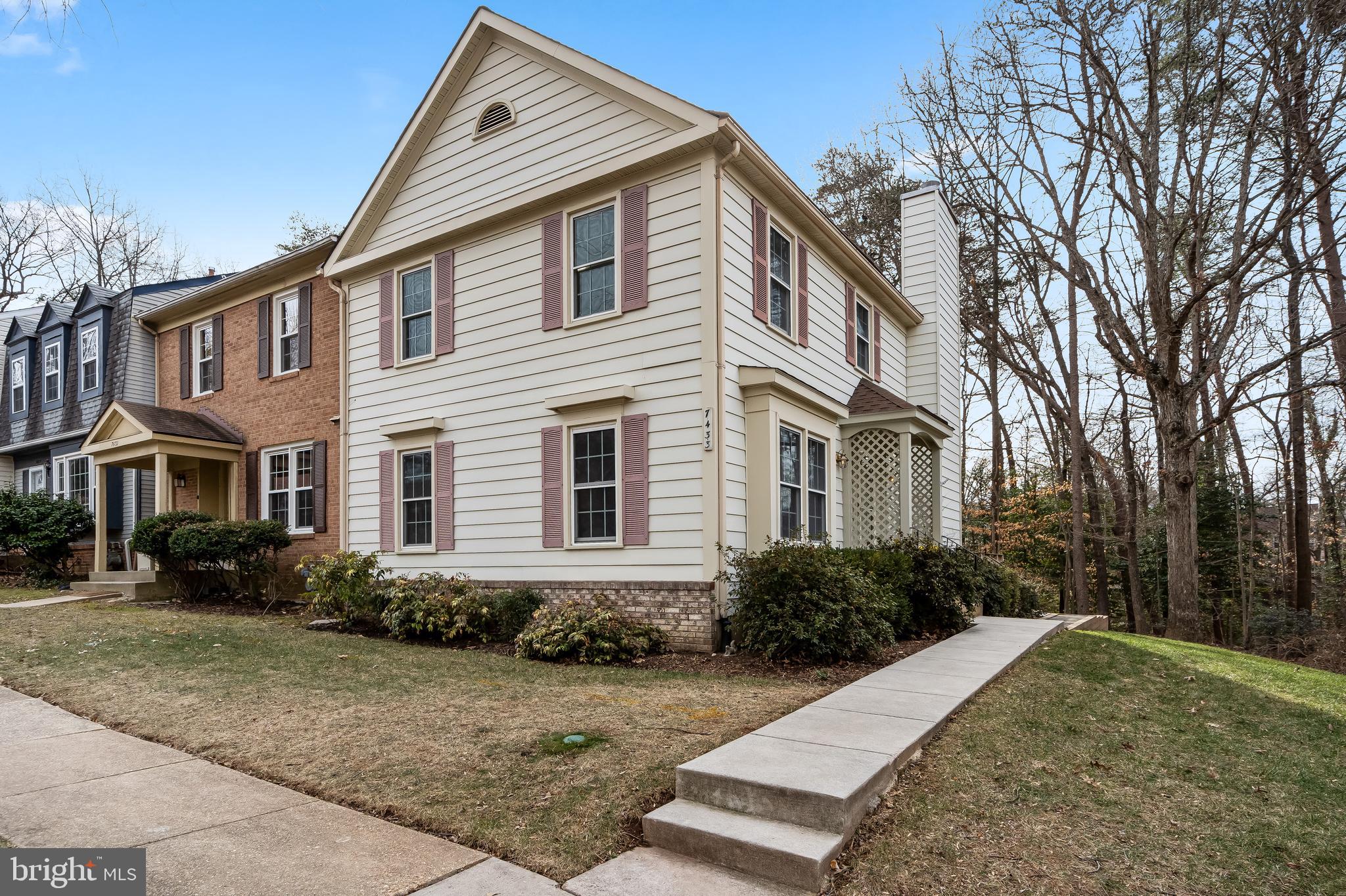 Welcoming End Unit Townhouse