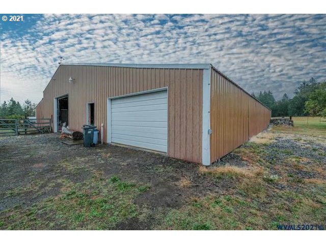 34415 Bond Road Lebanon, OR 97355 - Photo 2 of 32 a backyard of a house