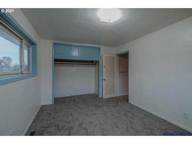 34415 Bond Road Lebanon, OR 97355 - Photo 11 of 32 a view of an empty room