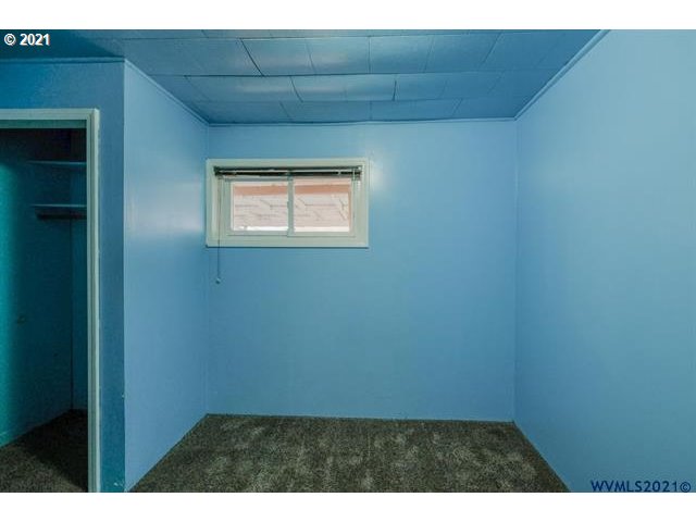 34415 Bond Road Lebanon, OR 97355 - Photo 12 of 32 a view of an empty room with a window