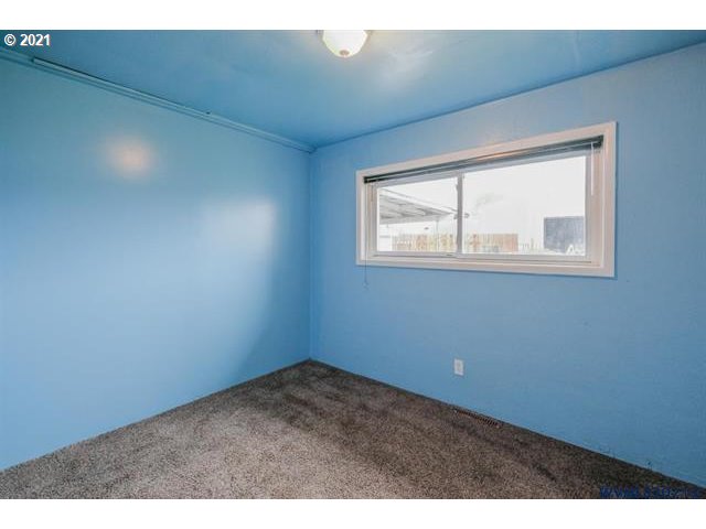 34415 Bond Road Lebanon, OR 97355 - Photo 14 of 32 an empty room with a window