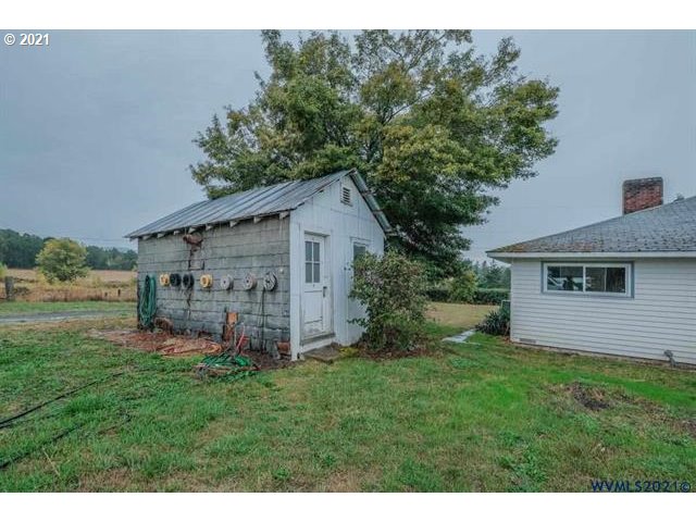 34415 Bond Road Lebanon, OR 97355 - Photo 23 of 32 a view of a backyard with potted plants and large tree