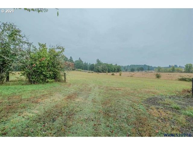 34415 Bond Road Lebanon, OR 97355 - Photo 25 of 32 a view of a lake with houses in the back