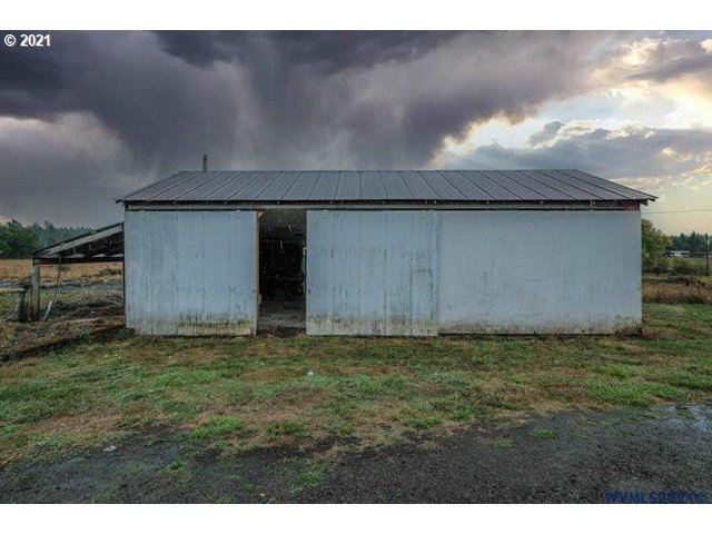 34415 Bond Road Lebanon, OR 97355 - Photo 27 of 32 a view of a backyard
