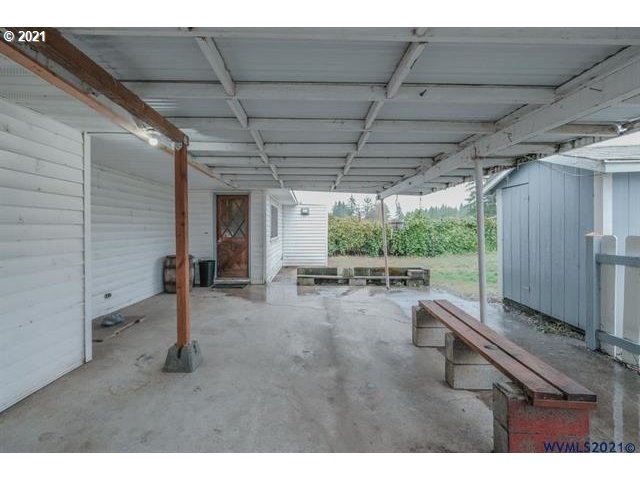 34415 Bond Road Lebanon, OR 97355 - Photo 32 of 32 a view of a backyard of a house