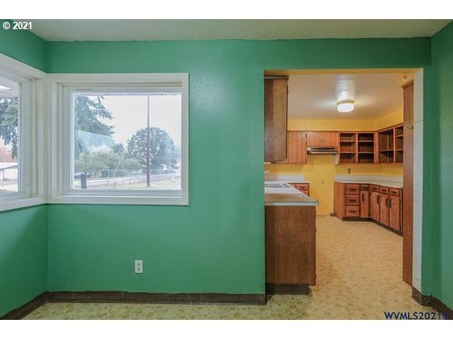34415 Bond Road Lebanon, OR 97355 - Photo 6 of 32 a living room with furniture and a large window