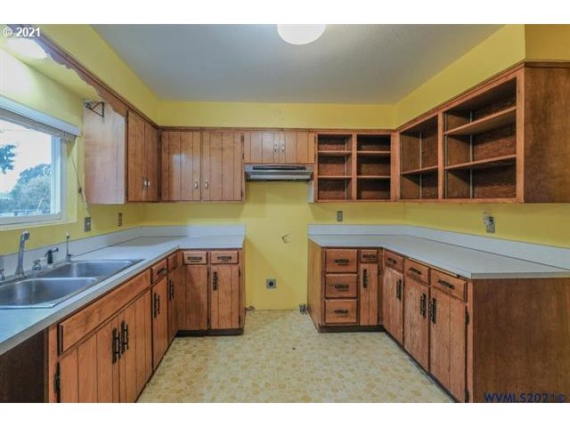 34415 Bond Road Lebanon, OR 97355 - Photo 7 of 32 a kitchen with stainless steel appliances granite countertop a sink and cabinets