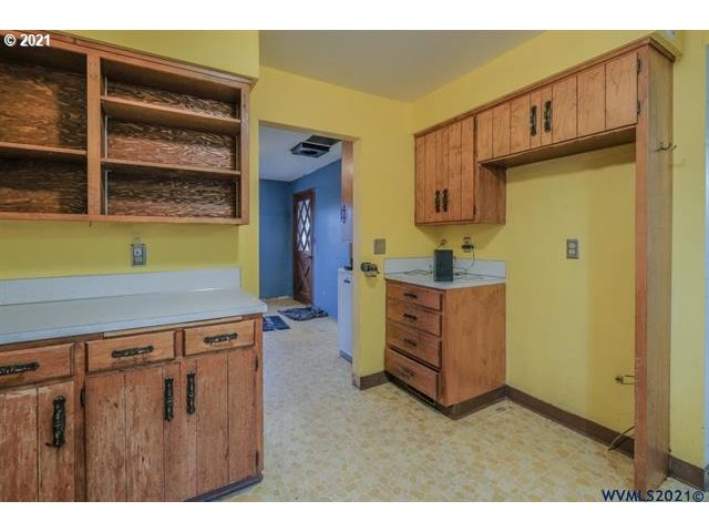 34415 Bond Road Lebanon, OR 97355 - Photo 8 of 32 a kitchen with cabinets and window