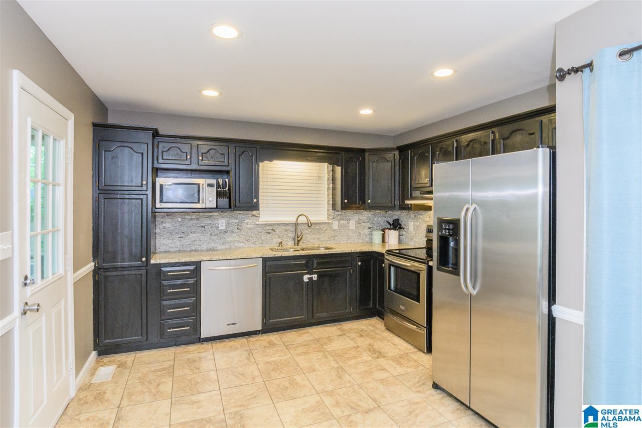137 Twin Lakes Road Trussville, AL 35173 - Photo 8 of 35