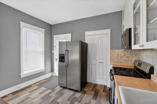 $159,900 | 221 Lebanon Avenue, Belleville, IL 62220