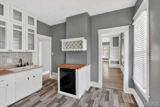 $159,900 | 221 Lebanon Avenue, Belleville, IL 62220