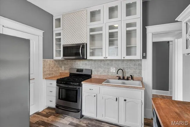 $159,900 | 221 Lebanon Avenue, Belleville, IL 62220