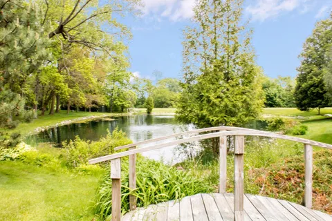 $639,000 | 850 Hillside Drive, Unit GG1, Fontana, WI 53125
