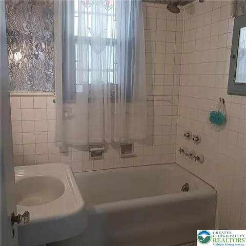 $200,000 | 6 East Avenue, Mount Carmel, PA 17851