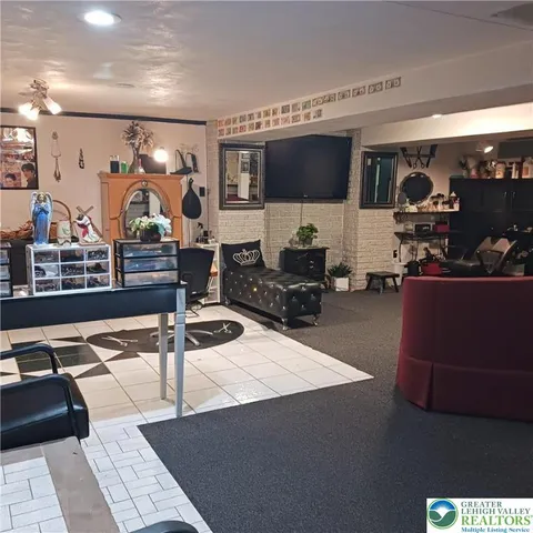 $200,000 | 6 East Avenue, Mount Carmel, PA 17851