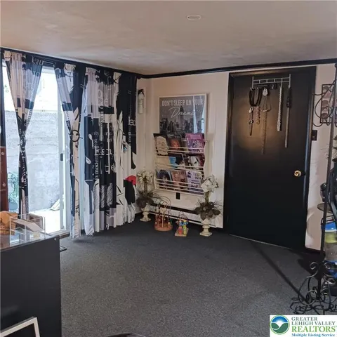 $200,000 | 6 East Avenue, Mount Carmel, PA 17851