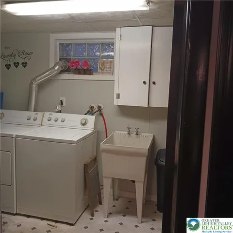 $200,000 | 6 East Avenue, Mount Carmel, PA 17851