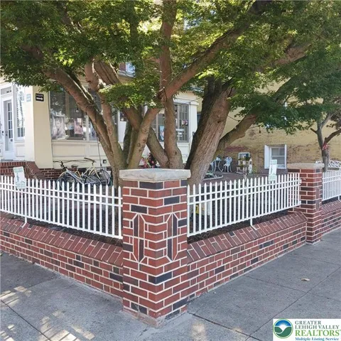 $200,000 | 6 East Avenue, Mount Carmel, PA 17851