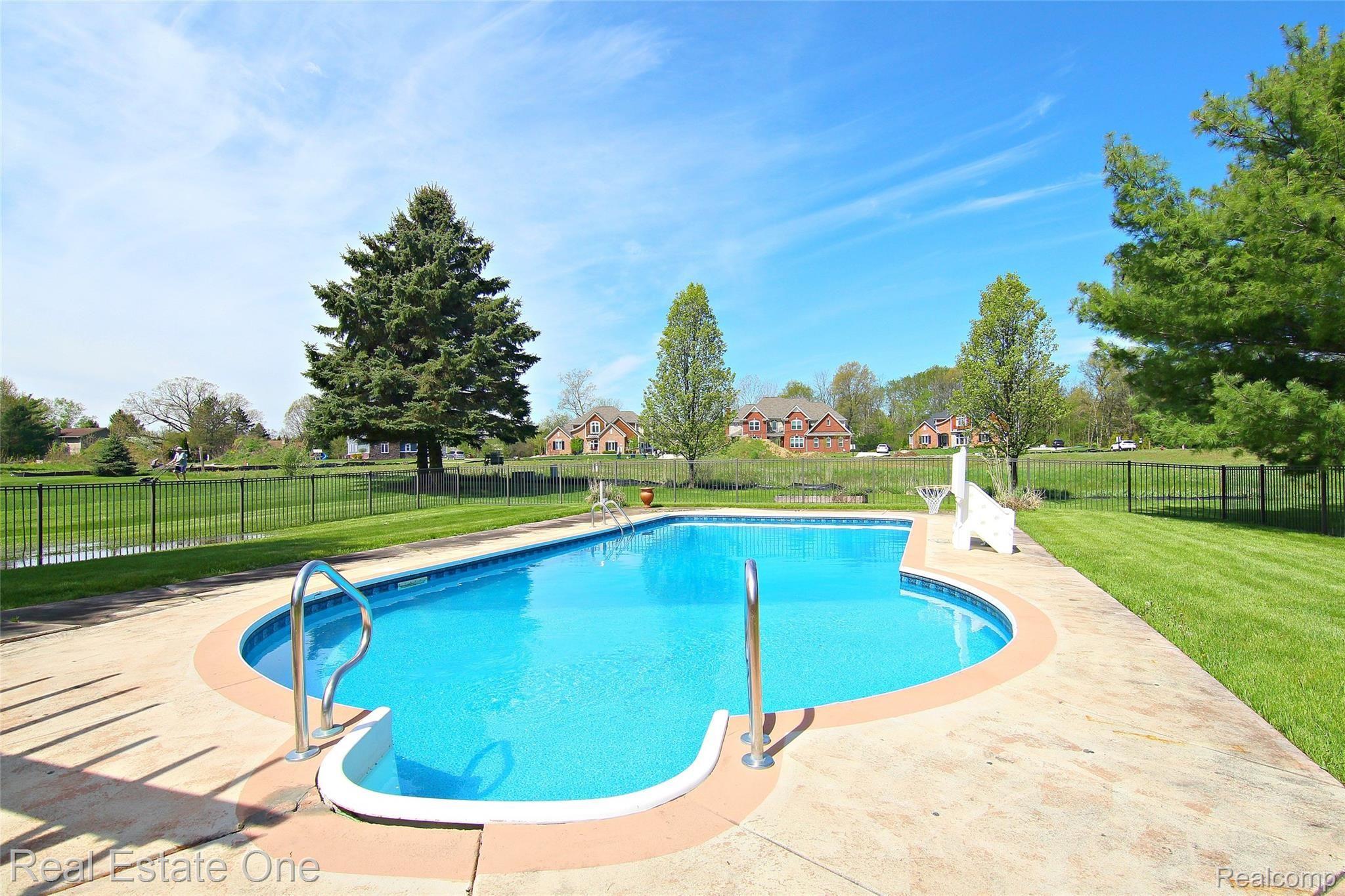 5305 Inverrary Lane Commerce Township, MI 48382 - Photo 26 of 27 Inverrary Ln Pool